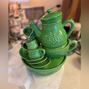 RARE Vintage Classic Treasures jade green porcelain teapot musical waterfall